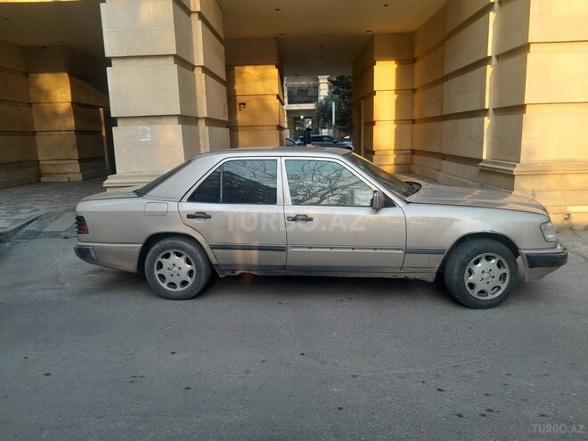 Mercedes E 230 1988, 324,000 km - 2.3 l - Bakı