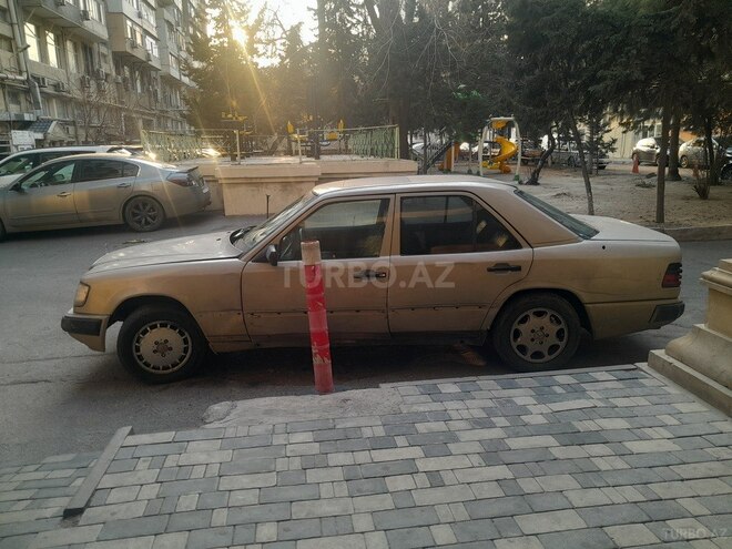 Mercedes E 230 1988, 324,000 km - 2.3 l - Bakı