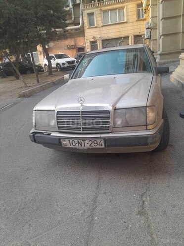 Mercedes E 230 1988, 324,000 km - 2.3 l - Bakı