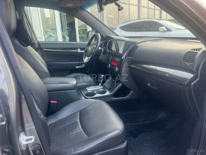 Kia Sorento-11