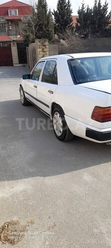 Mercedes E 200 d 1990, 286,330 km - 2.0 l - Bakı
