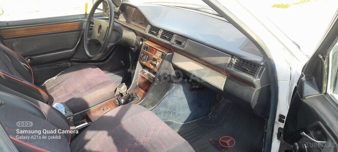 Mercedes E 200 d 1990, 286,330 km - 2.0 l - Bakı