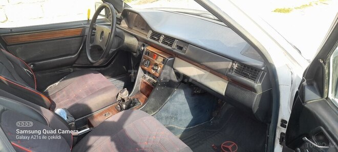 Mercedes E 200 d 1990, 286,330 km - 2.0 l - Bakı