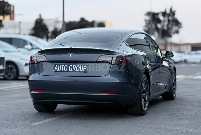 Tesla Model 3-4