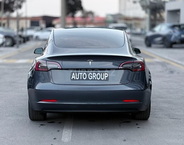 Tesla Model 3-5