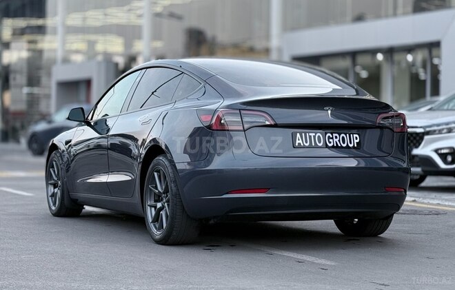 Tesla Model 3-6