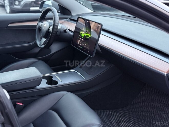Tesla Model 3-9