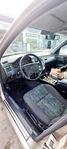 Mercedes E 240 1999, 340,000 km - 2.4 l - Bakı