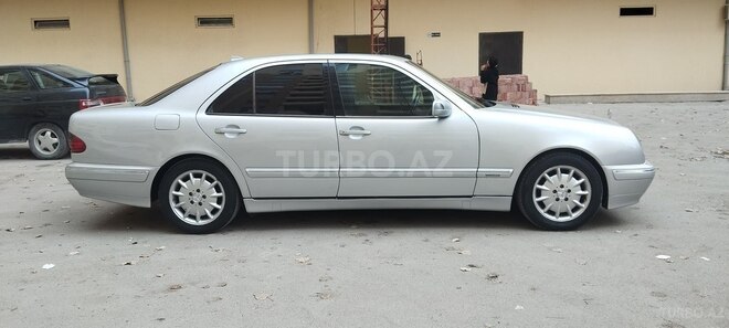 Mercedes E 240 2000, 298,000 km - 2.4 л - Sumqayıt