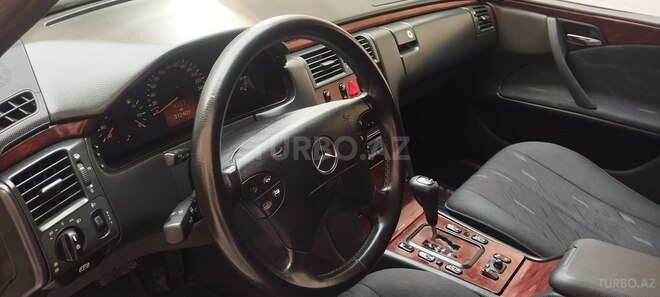 Mercedes E 240 2000, 298,000 km - 2.4 л - Sumqayıt