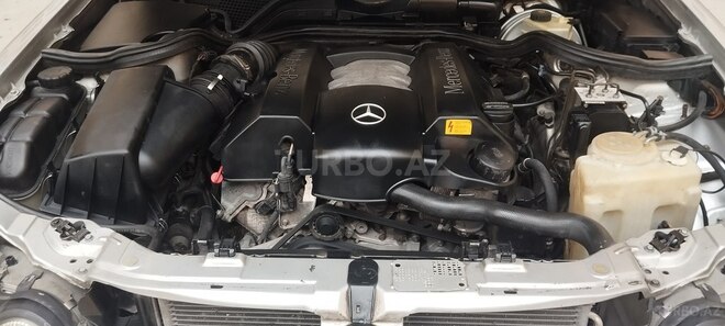 Mercedes E 240 2000, 298,000 km - 2.4 л - Sumqayıt