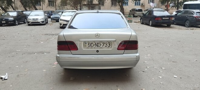 Mercedes E 240 2000, 298,000 km - 2.4 л - Sumqayıt