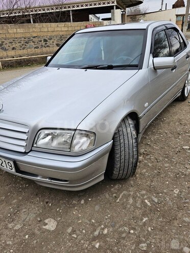 Mercedes  2000, 270,000 km - 2.4 l - Goranboy