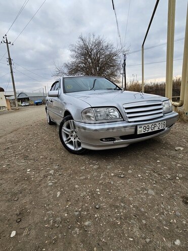 Mercedes  2000, 270,000 km - 2.4 l - Goranboy