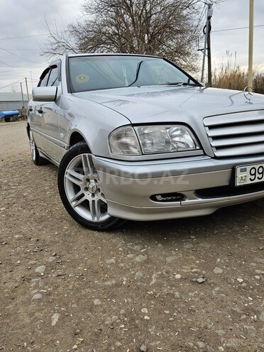 Mercedes  2000, 270,000 km - 2.4 l - Goranboy