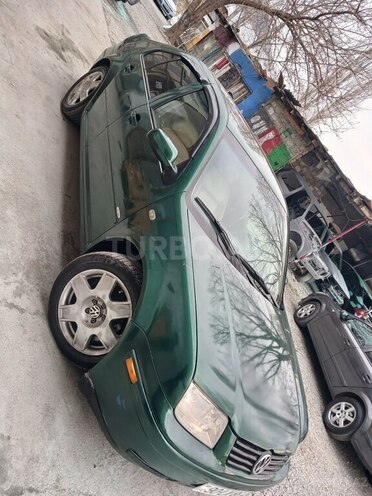 Volkswagen Jetta 2000, 355,000 km - 2.0 l - Şəki