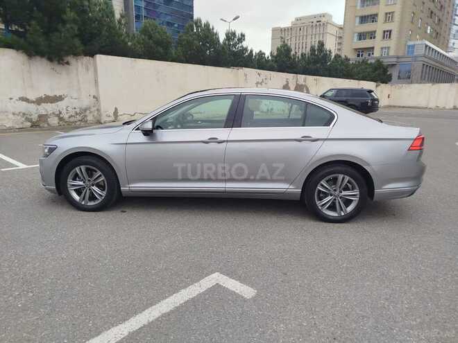 Volkswagen Passat-8