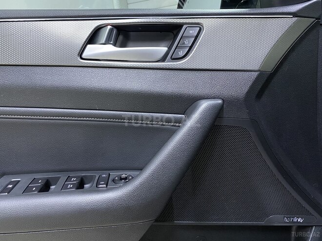 Hyundai Sonata-20