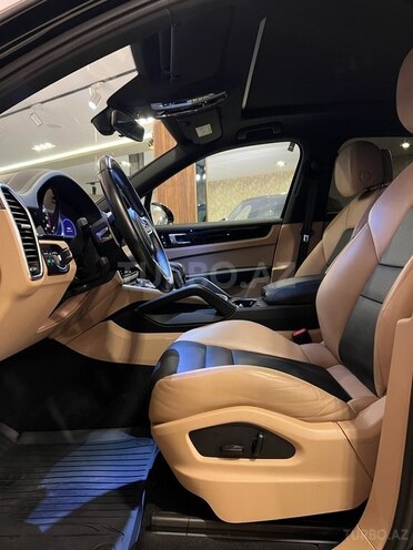 Porsche Cayenne-10