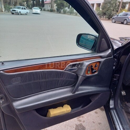 Mercedes E 240 1999, 368,000 km - 2.4 l - Qazax