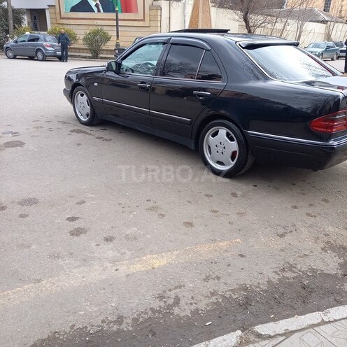 Mercedes E 240 1999, 368,000 km - 2.4 l - Qazax
