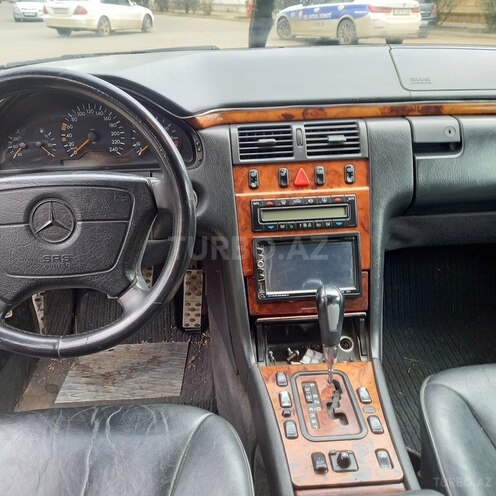 Mercedes E 240 1999, 368,000 km - 2.4 l - Qazax