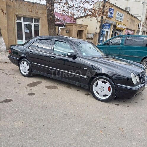 Mercedes E 240 1999, 368,000 km - 2.4 l - Qazax