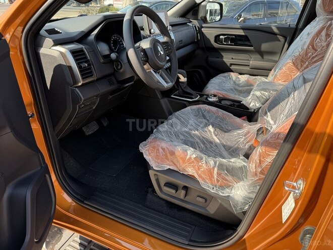 Mitsubishi L200-13