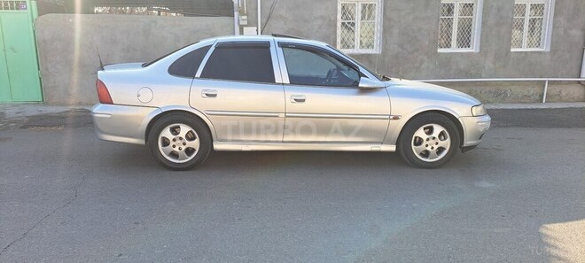 Opel Vectra 2000, 235,000 km - 2.0 л - Qazax