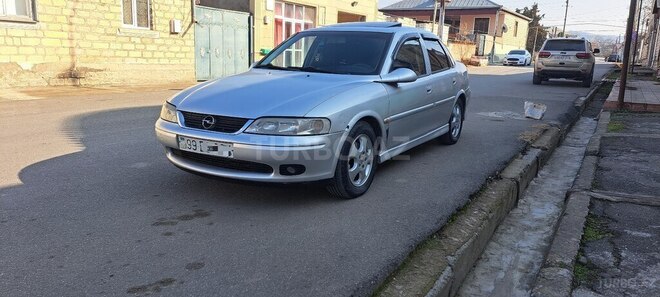 Opel Vectra 2000, 235,000 km - 2.0 л - Qazax