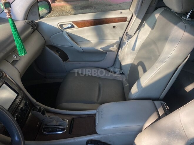 Mercedes C 220 d 2002, 200,000 km - 2.2 л - Qazax