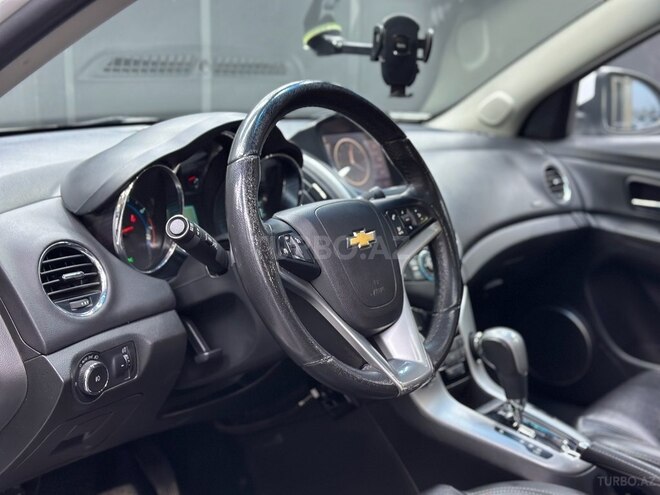 Chevrolet Cruze-13