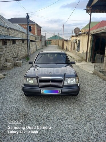 Mercedes E 220 1995, 292,800 km - 2.2 l - Bakı