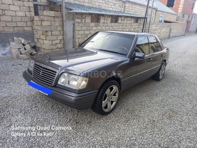 Mercedes E 220 1995, 292,800 km - 2.2 l - Bakı