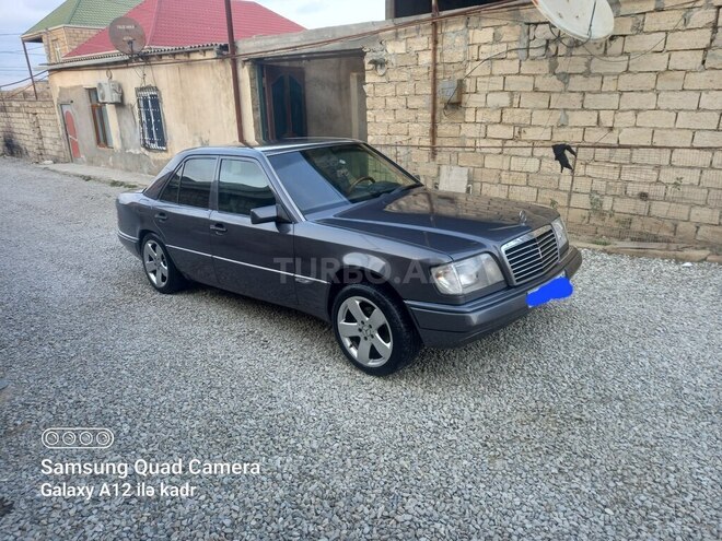 Mercedes E 220 1995, 292,800 km - 2.2 l - Bakı