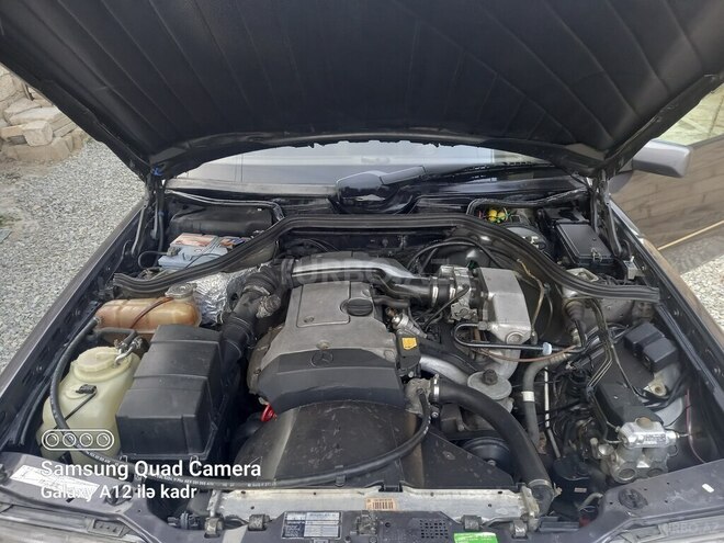 Mercedes E 220 1995, 292,800 km - 2.2 l - Bakı