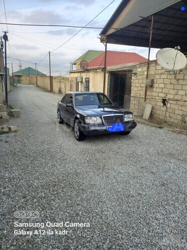 Mercedes E 220 1995, 292,800 km - 2.2 l - Bakı
