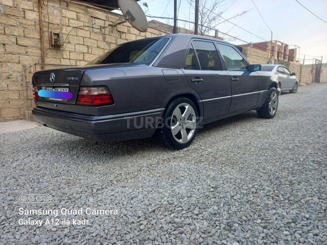Mercedes E 220 1995, 292,800 km - 2.2 l - Bakı