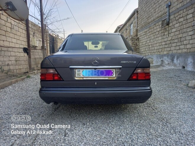 Mercedes E 220 1995, 292,800 km - 2.2 l - Bakı