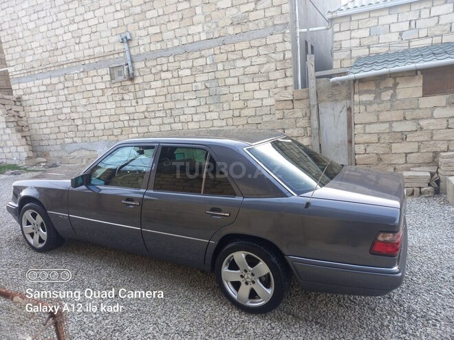 Mercedes E 220 1995, 292,800 km - 2.2 l - Bakı
