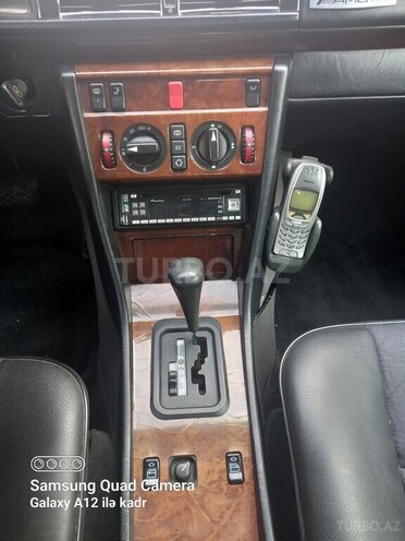 Mercedes E 220 1995, 292,800 km - 2.2 l - Bakı
