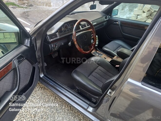 Mercedes E 220 1995, 292,800 km - 2.2 l - Bakı
