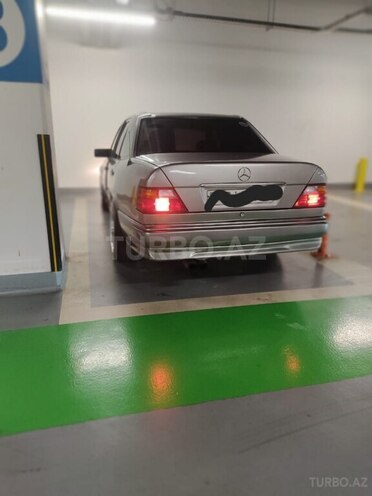 Mercedes E 300-6