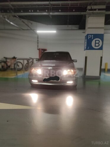 Mercedes E 300-8