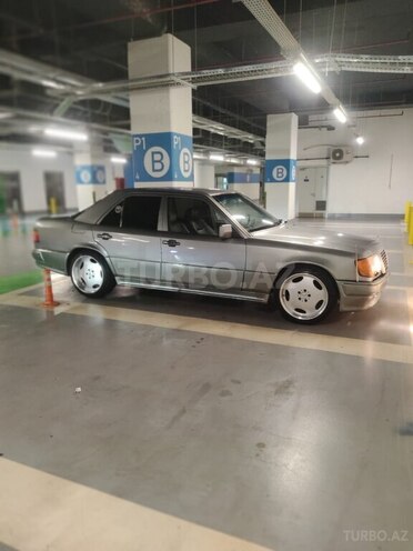 Mercedes E 300-7