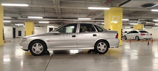 Opel Vectra 1999, 385,000 km - 1.6 l - Gəncə