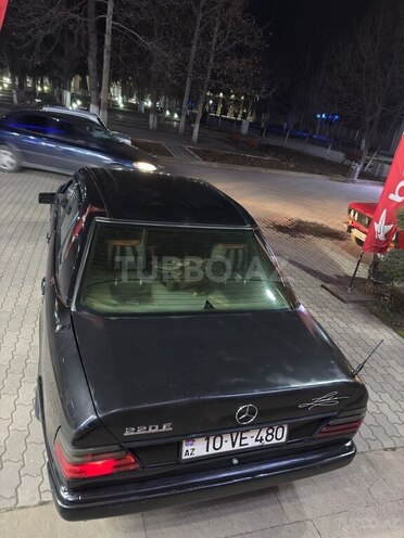 Mercedes E 200 1993, 321,450 km - 2.2 l - Tovuz