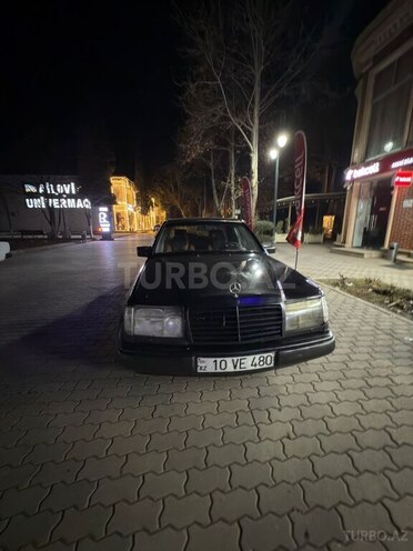 Mercedes E 200 1993, 321,450 km - 2.2 l - Tovuz