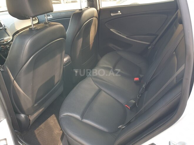 Hyundai Accent-10
