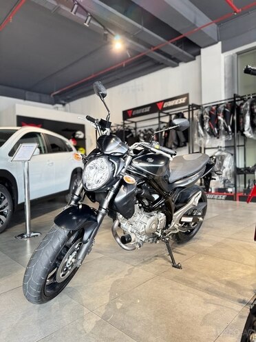 Suzuki SFV 650 Gladius-2